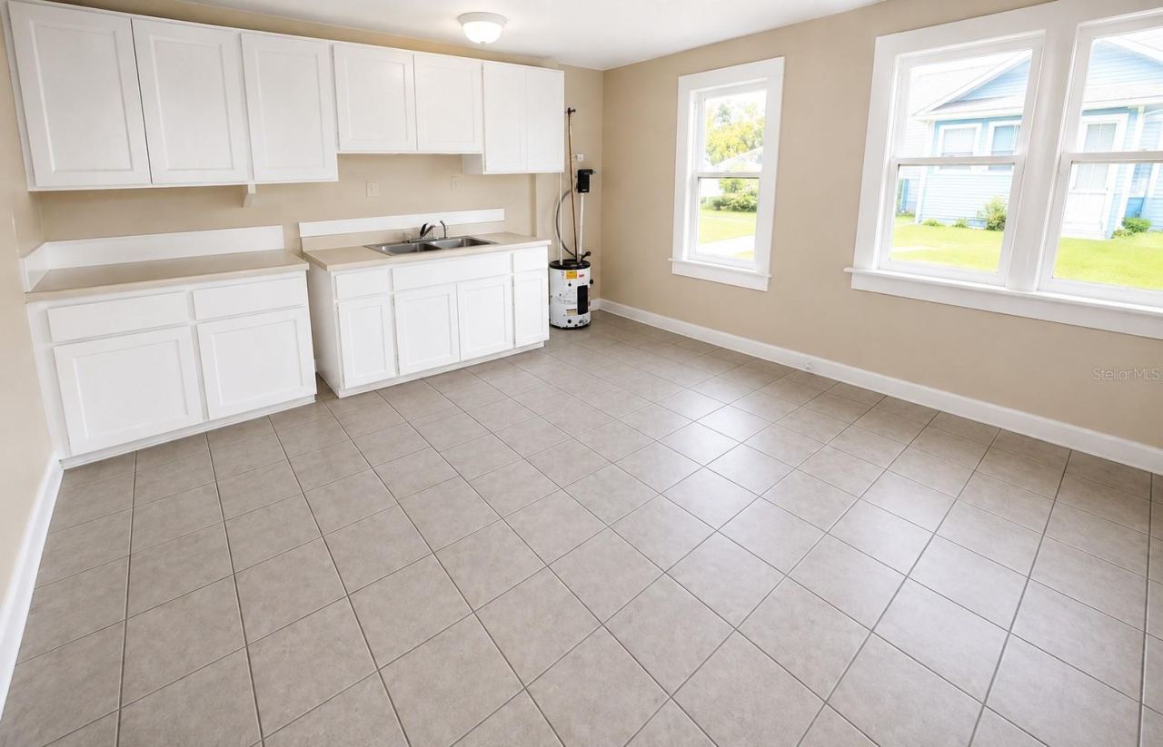 Photo 3 of 308 N Peninsula Dr, Daytona Beach, FL 32118