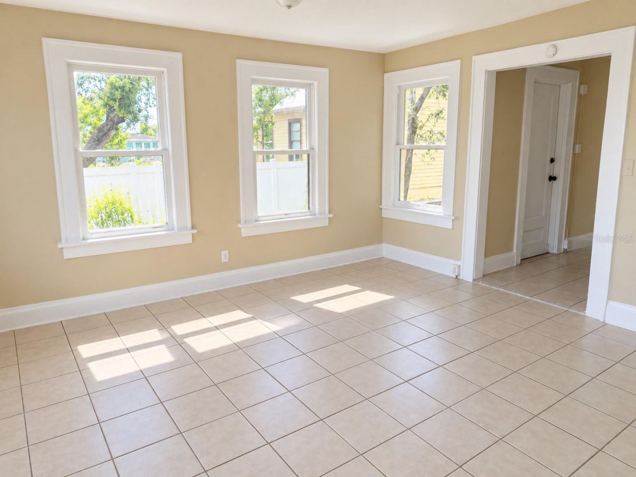 Photo 4 of 308 N Peninsula Dr, Daytona Beach, FL 32118