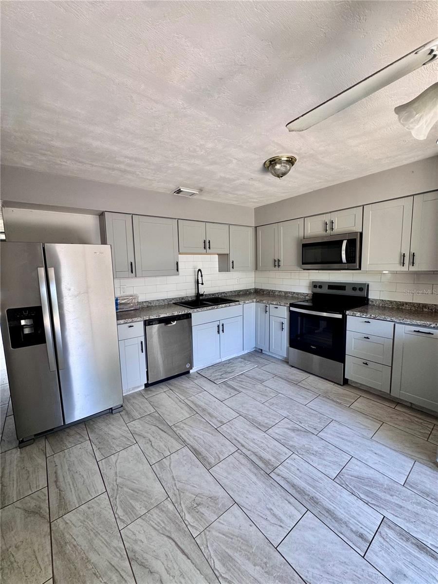 Photo 3 of 920 Boulder Dr, South Daytona, FL 32119