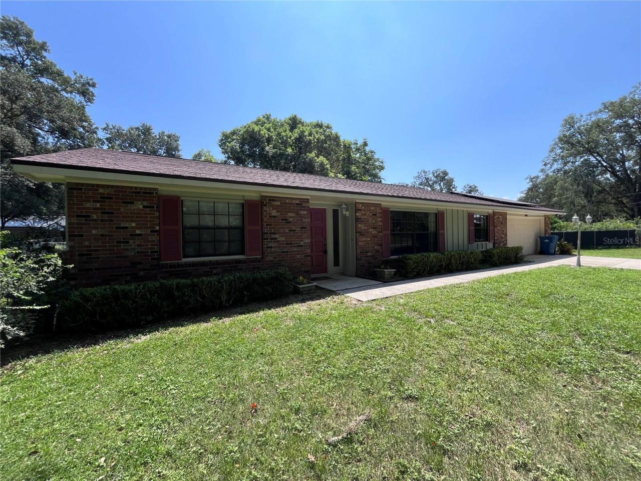 Photo 2 of 2117 Yorkshire Dr, Deland, FL 32724