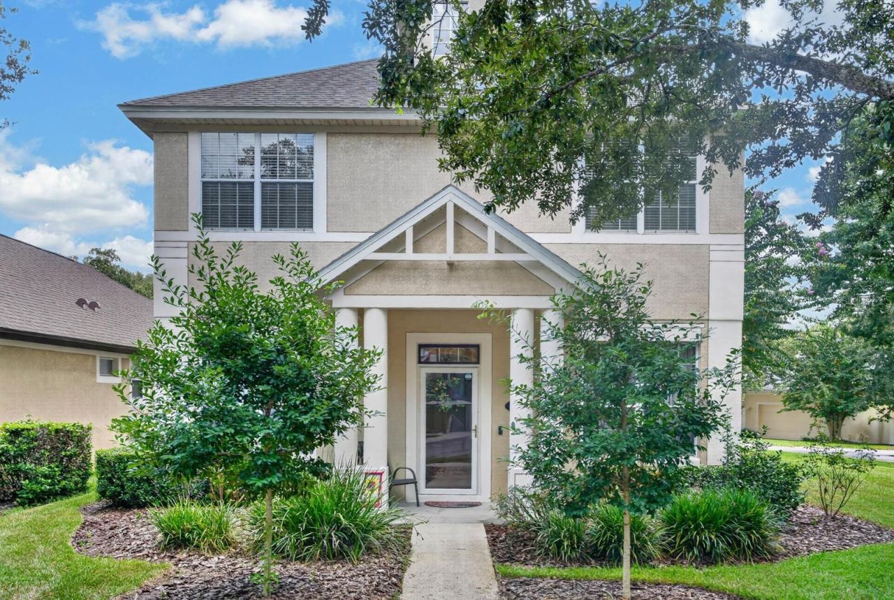 Photo 2 of 239 W Tarrington Dr, Deland, FL 32724