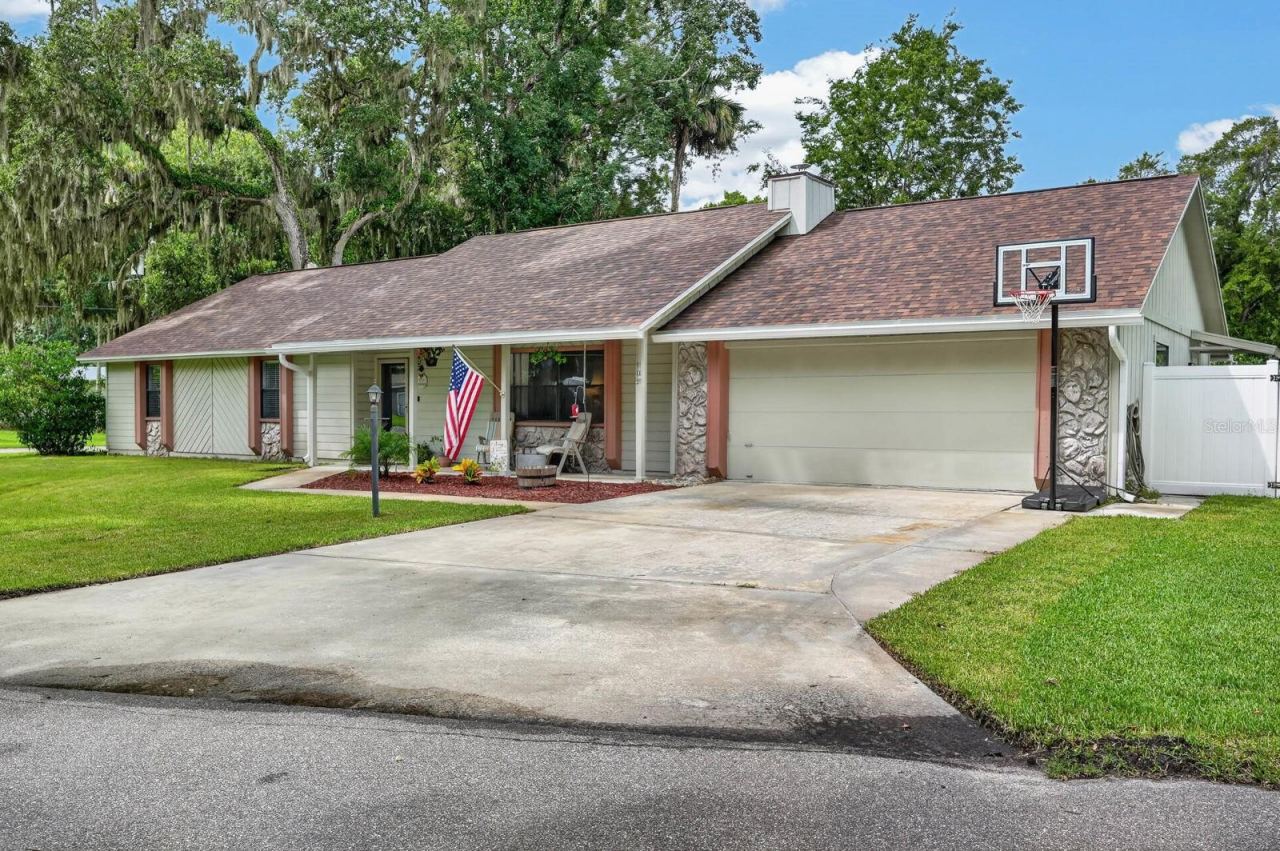 Photo 2 of 105 Eddy Ln, Port Orange, FL 32129