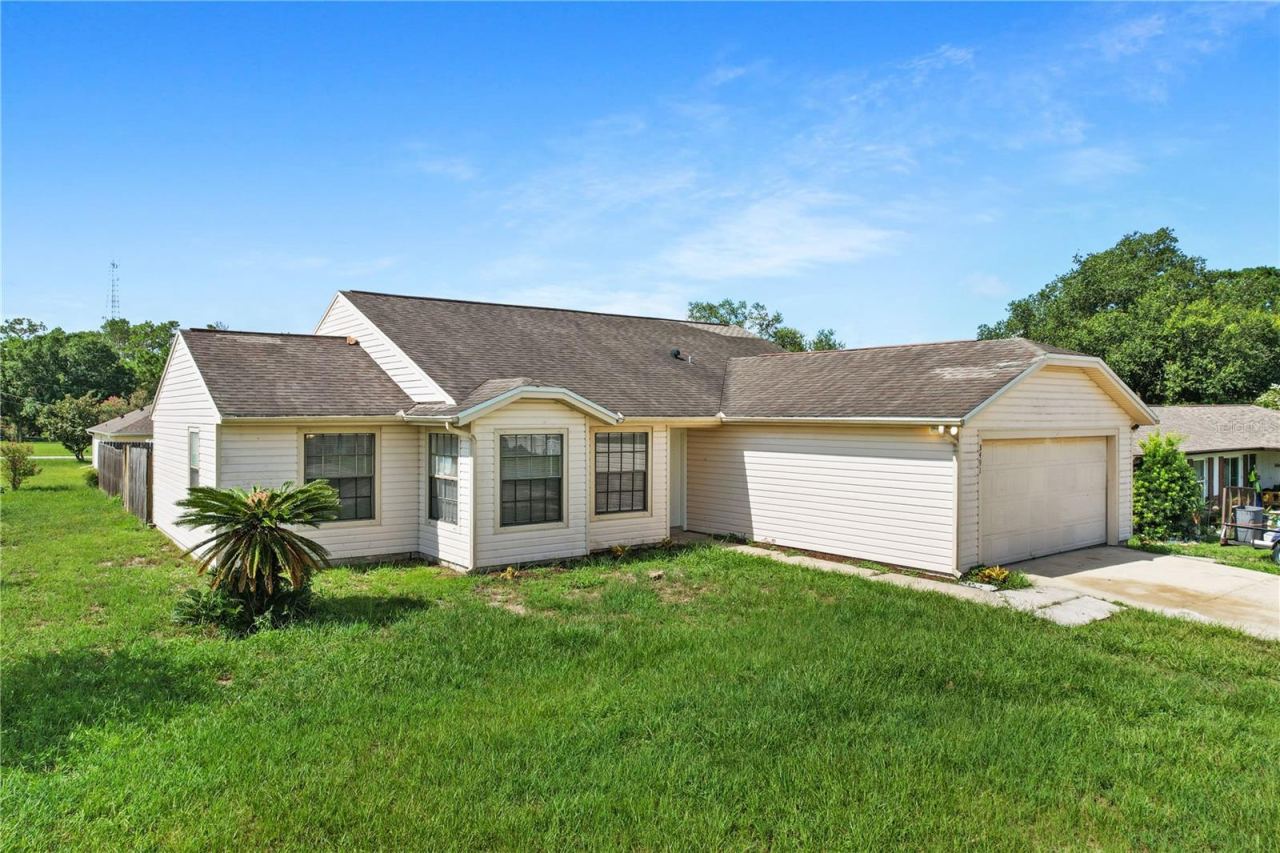 Photo 3 of 3491 Monument Dr, Deltona, FL 32738