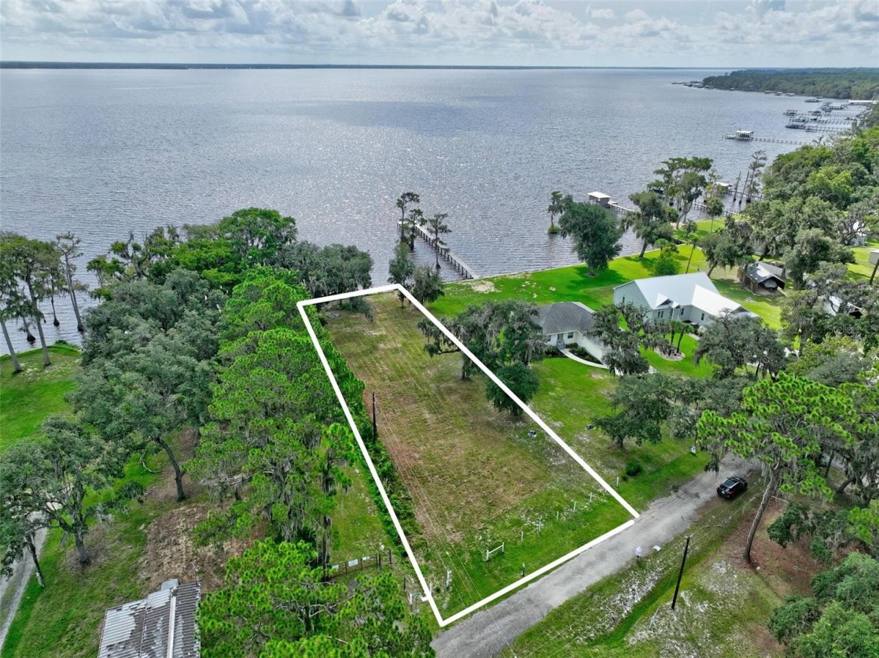 100 Sandra Ln, Crescent City, FL 32112