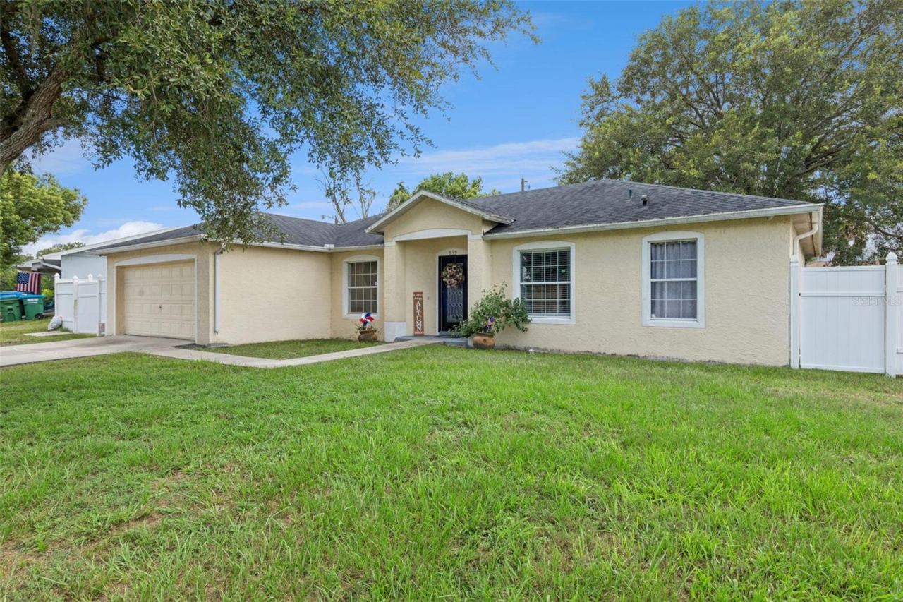 Photo 2 of 939 Cloverleaf Blvd, Deltona, FL 32725