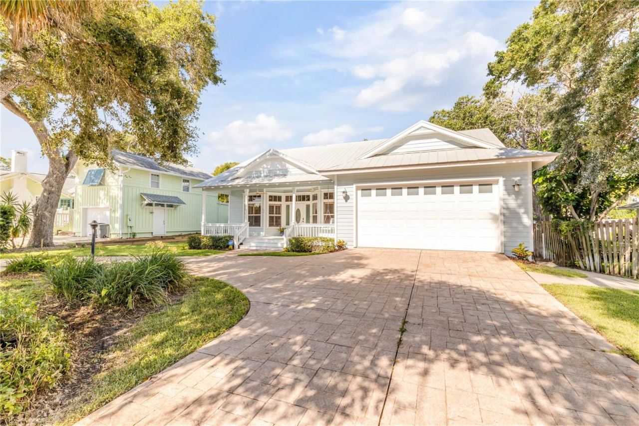 Photo 3 of 410 S Peninsula Ave, New Smyrna Beach, FL 32169