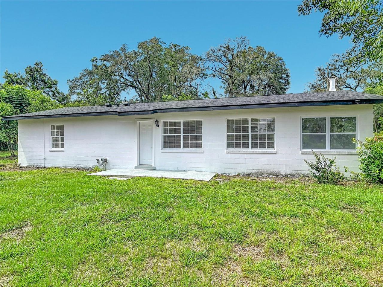 Photo 2 of 303 Lake Gertie Rd, Deland, FL 32720