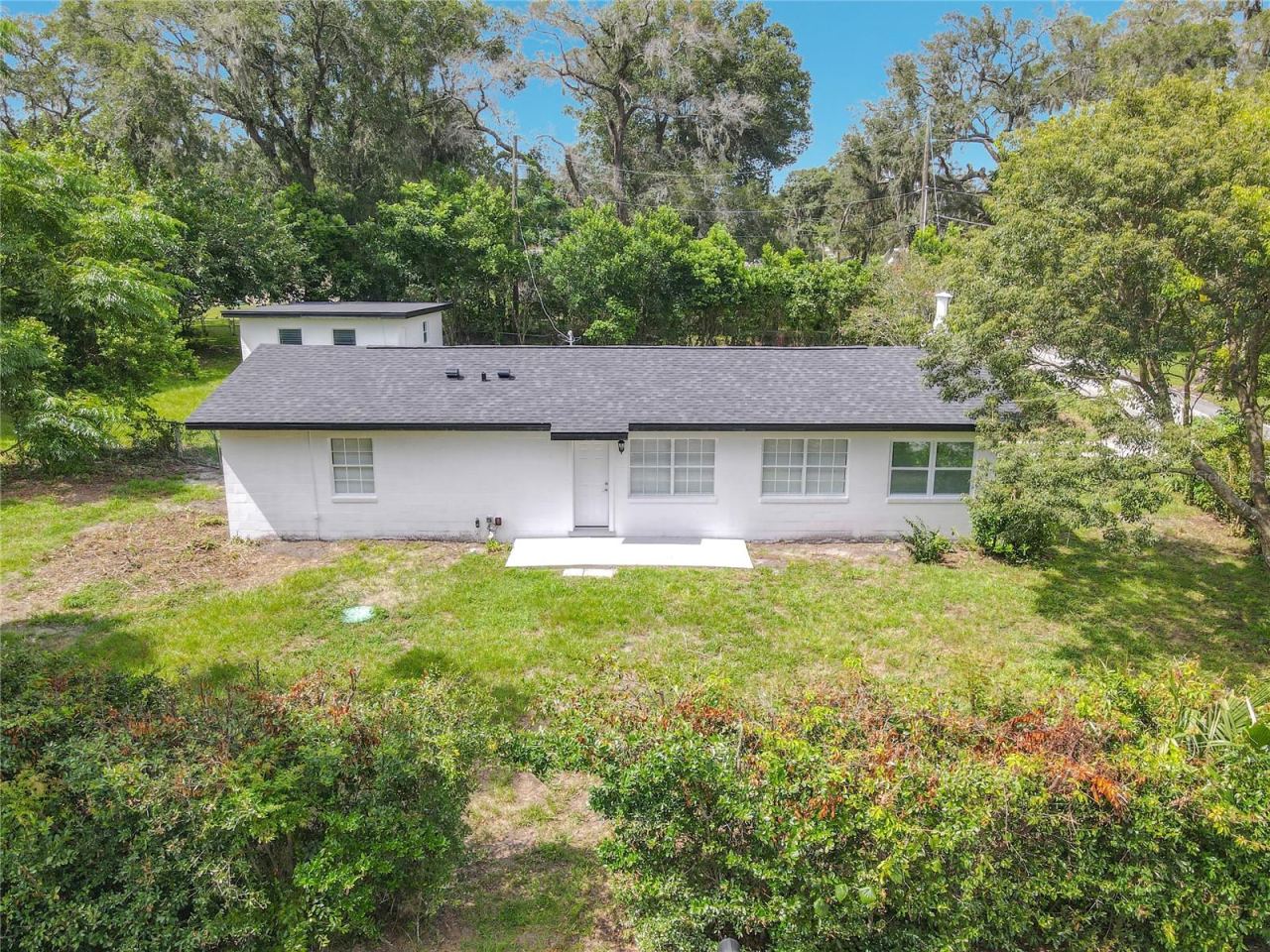 Photo 3 of 303 Lake Gertie Rd, Deland, FL 32720