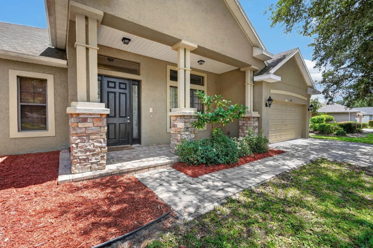 Photo 3 of 1517 Clapton Dr, Deland, FL 32720
