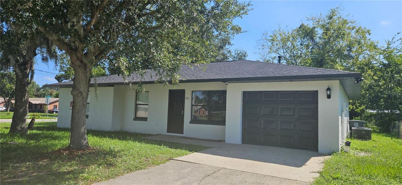 Photo 2 of 501 Loomis Trl, Daytona Beach, FL 32114