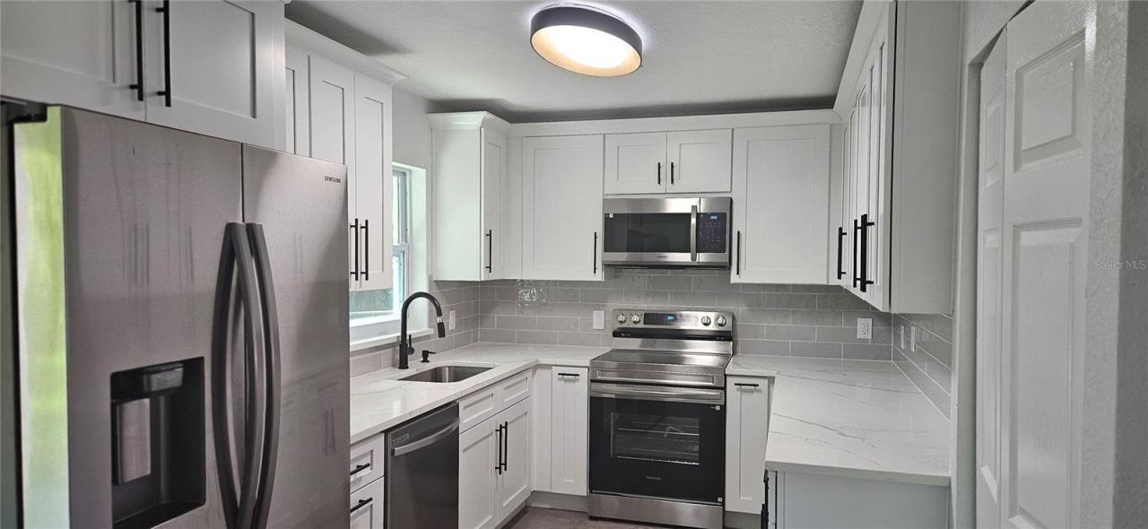 Photo 3 of 501 Loomis Trl, Daytona Beach, FL 32114