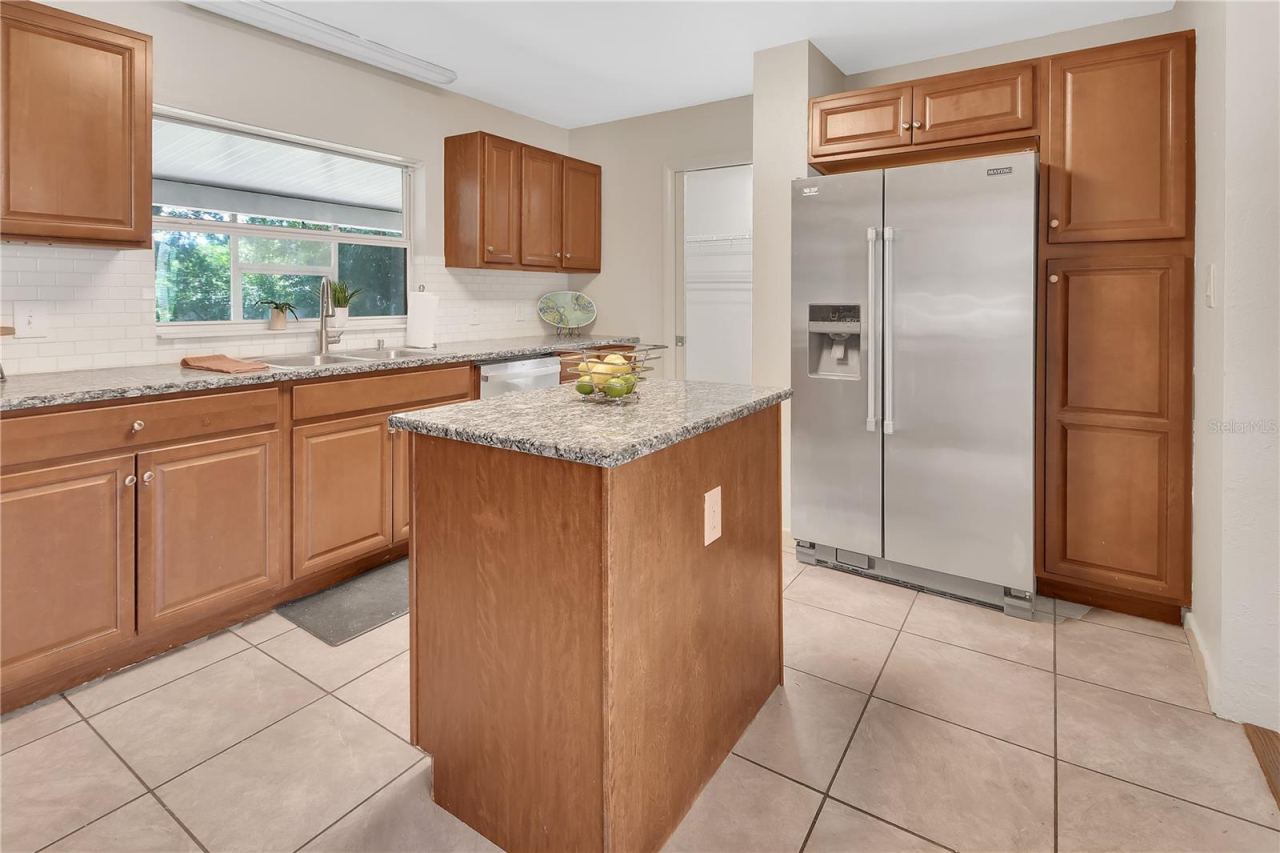 Photo 3 of 1502 Stevens Ave, Deland, FL 32720