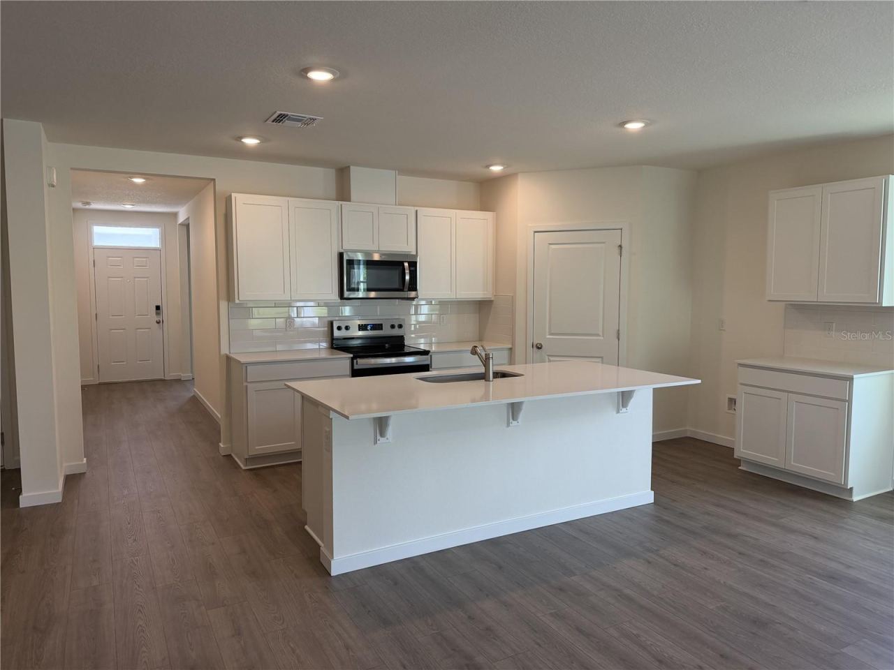 Photo 2 of 1049 Champion Ridge Dr, Daytona Beach, FL 32124