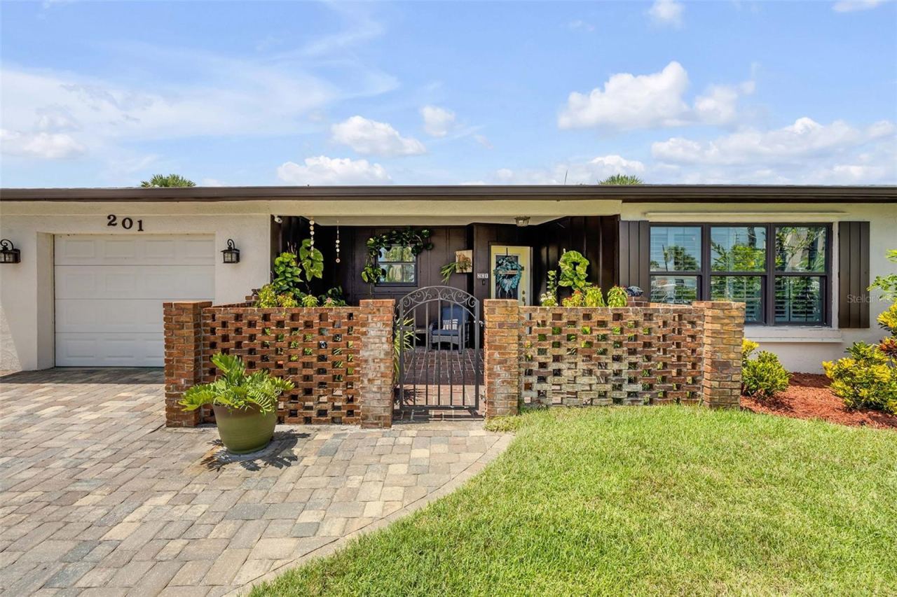 Photo 3 of 201 S Venetian Way, Port Orange, FL 32127