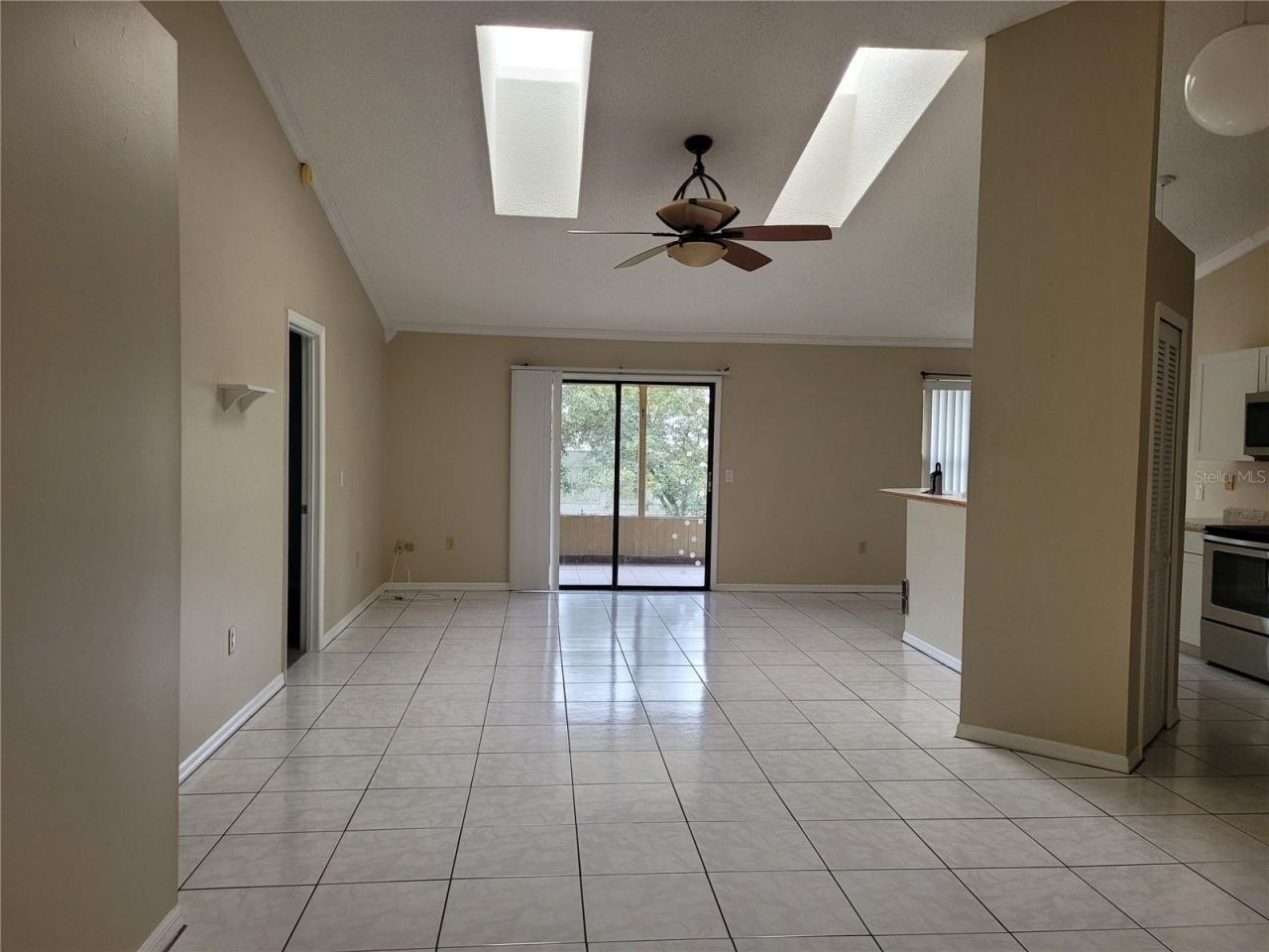Photo 2 of 2870 Idleweise Dr, Deltona, FL 32738