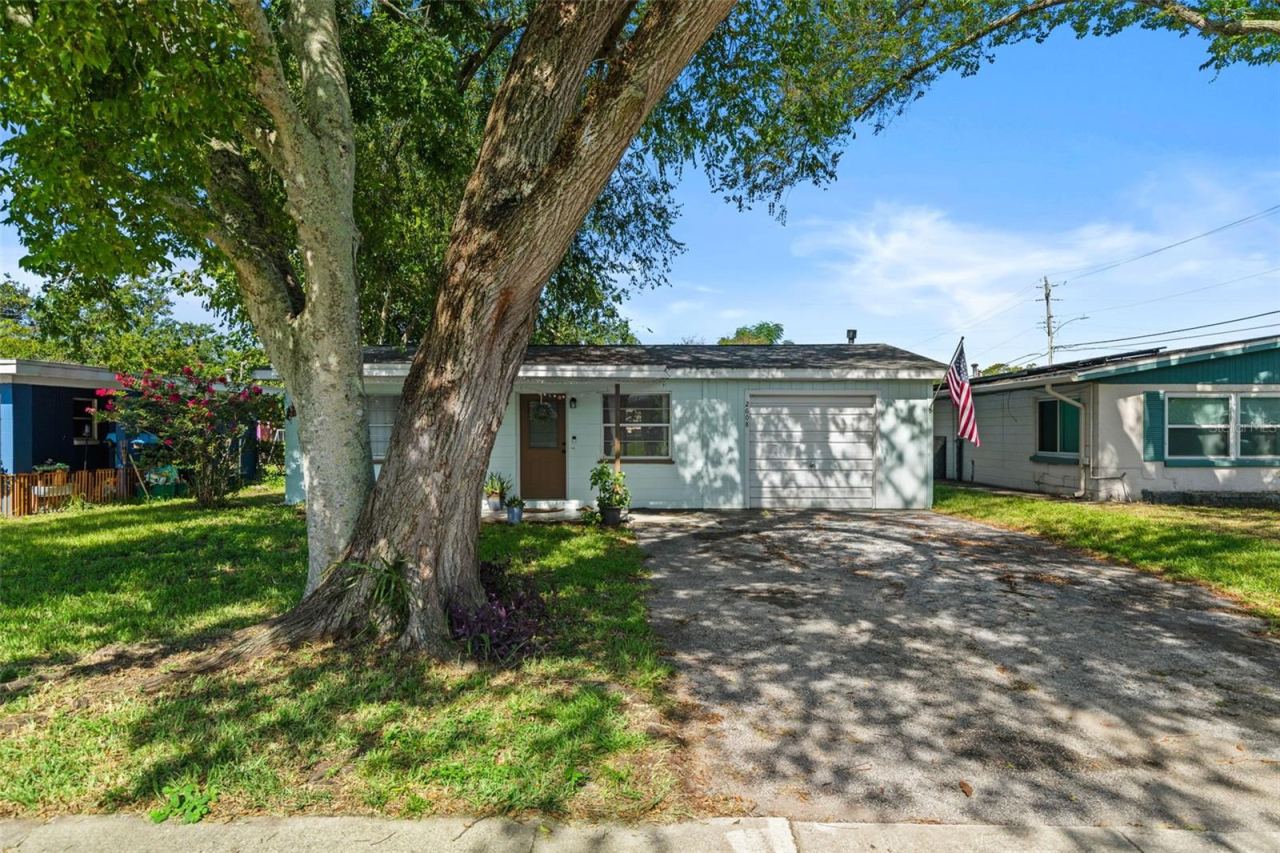 Photo 2 of 2608 Anastasia Dr, South Daytona, FL 32119