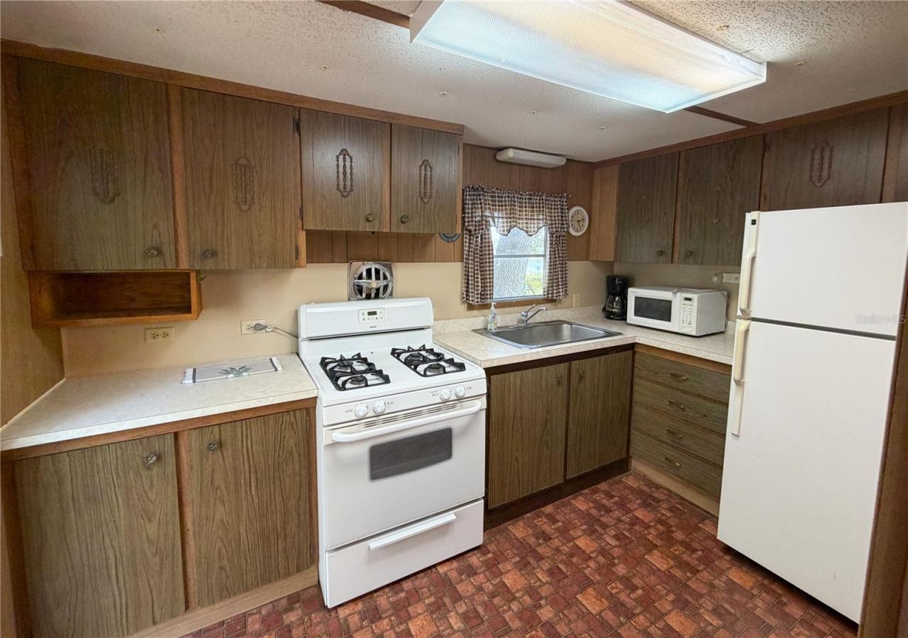 Photo 4 of 170 E Cowpen Lake Point Rd, Hawthorne, FL 32640