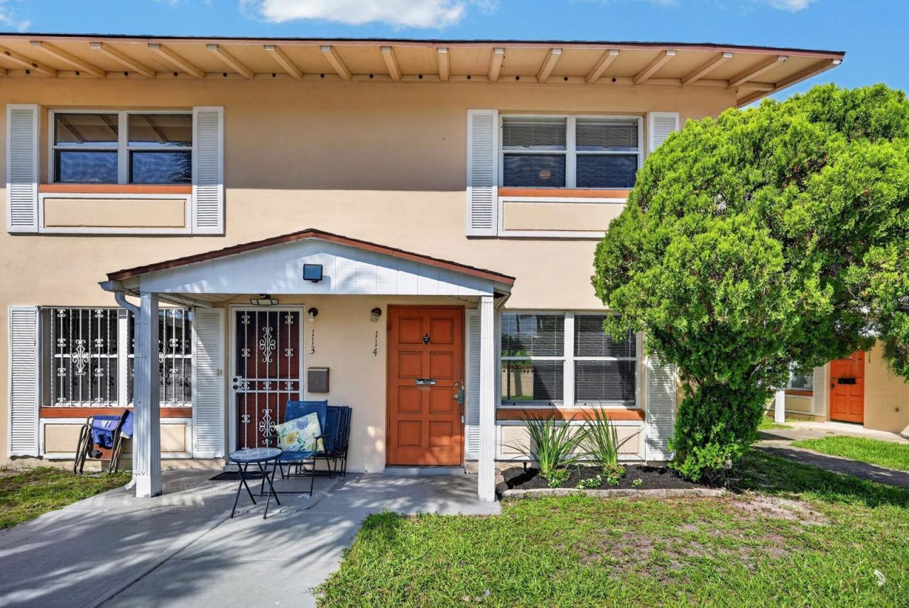 1600 S Palmetto Ave #114, South Daytona
