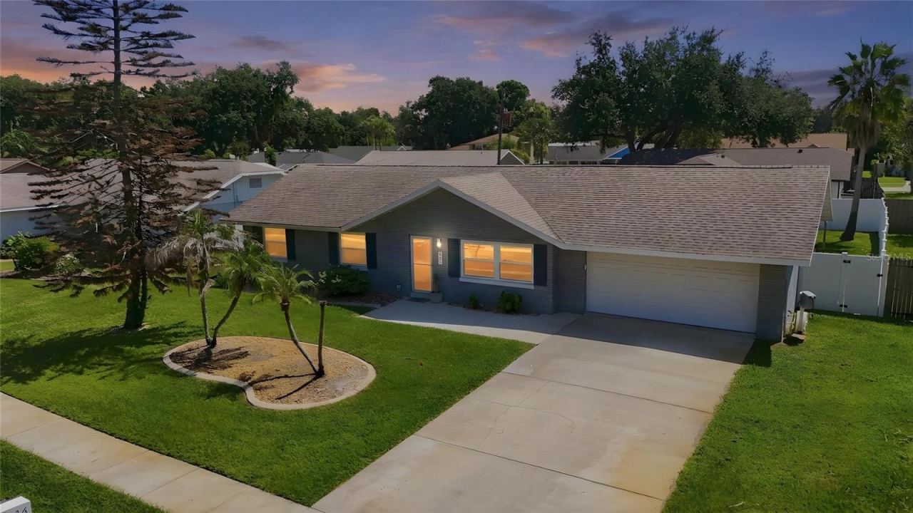 Photo 2 of 636 Devon St, Port Orange, FL 32127