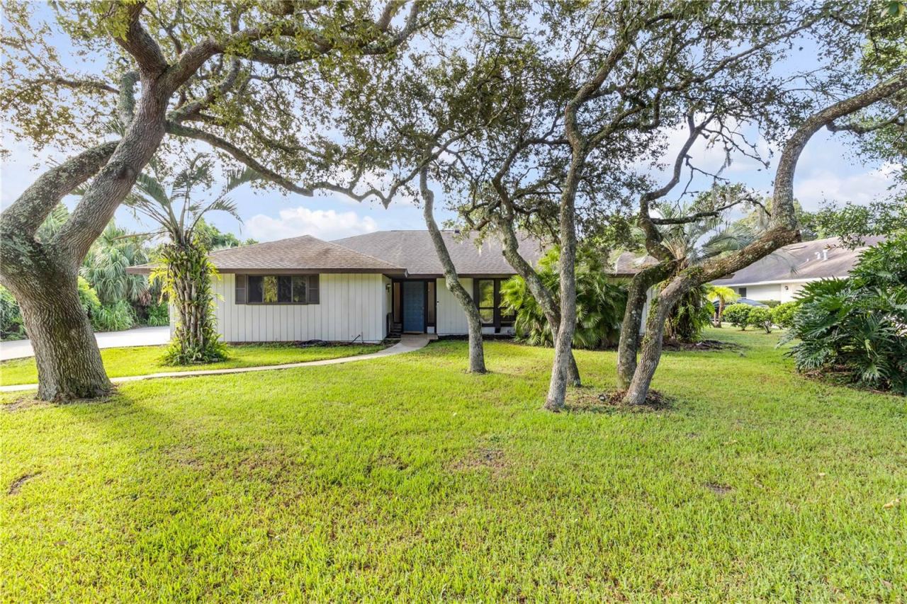 530 Club House Blvd, New Smyrna Beach, FL 32168