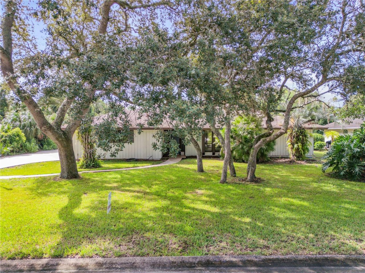 Photo 2 of 530 Club House Blvd, New Smyrna Beach, FL 32168