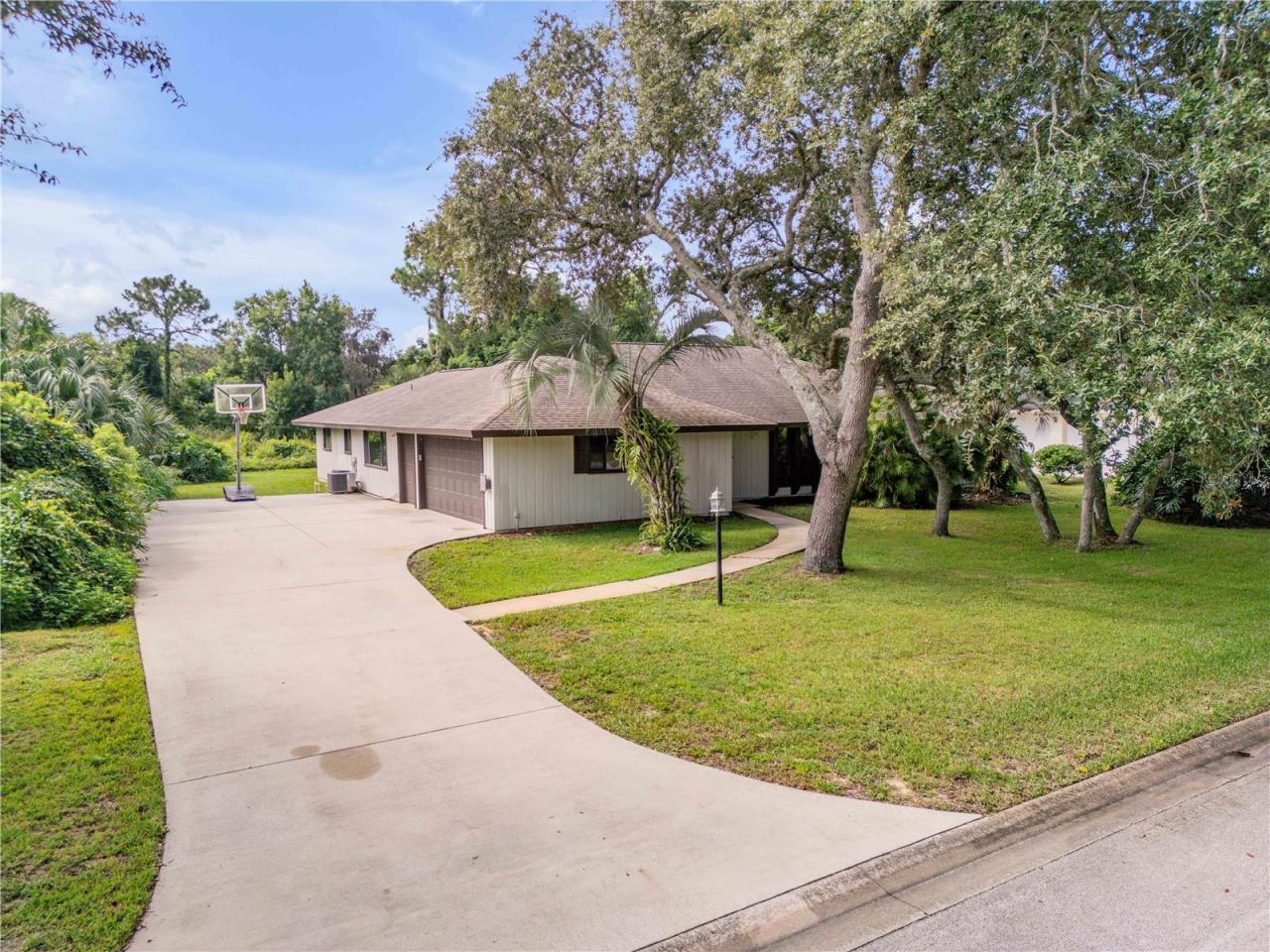 Photo 3 of 530 Club House Blvd, New Smyrna Beach, FL 32168