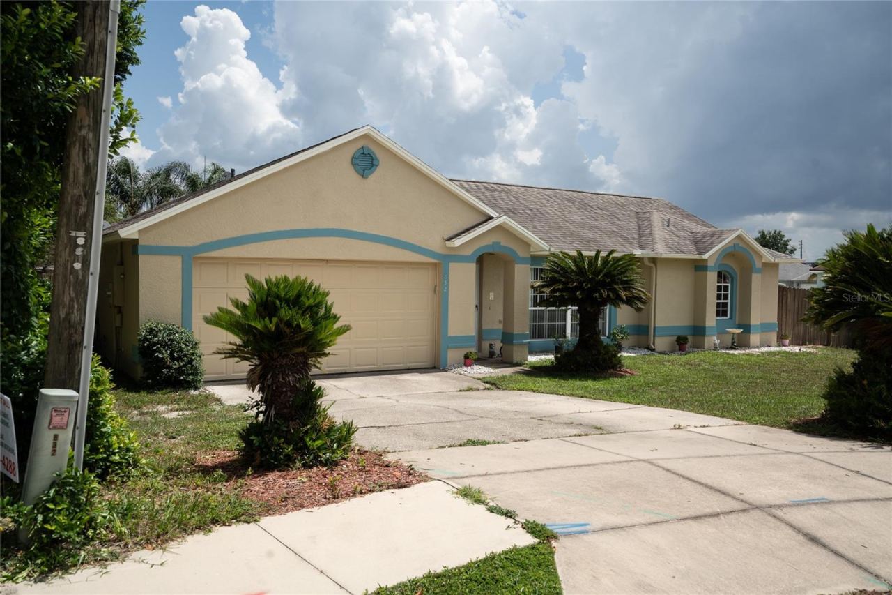 Photo 2 of 832 White Birch Ct, Orange City, FL 32763