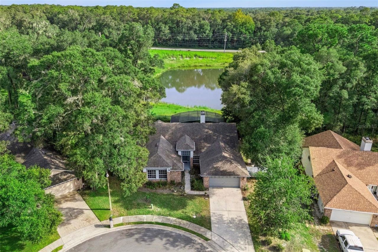 Photo 2 of 806 Oak Forest Ct, Deland, FL 32724