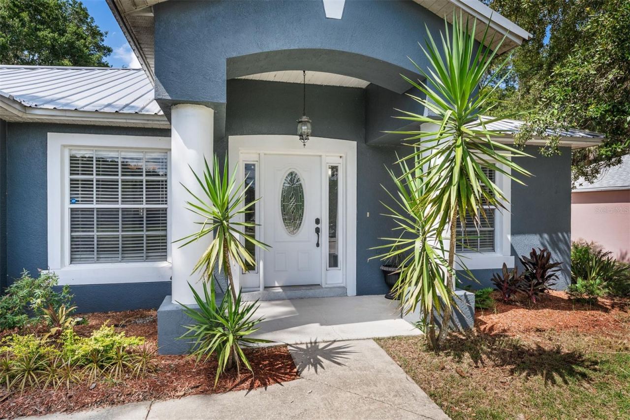 Photo 3 of 1031 E Walts Ave, Deland, FL 32724