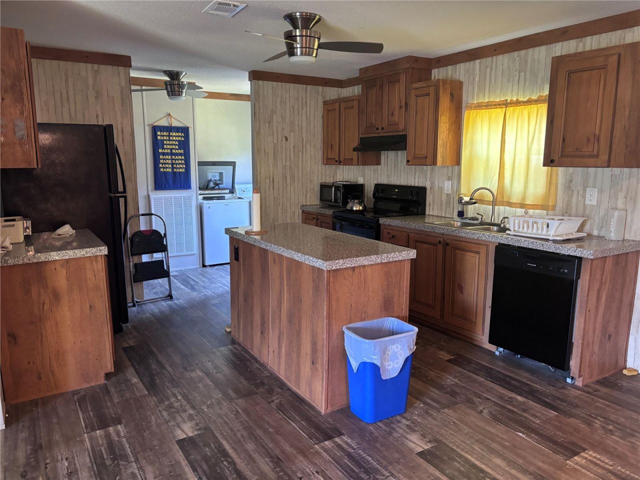 Photo 3 of 133 Oak Cir, Interlachen, FL 32148