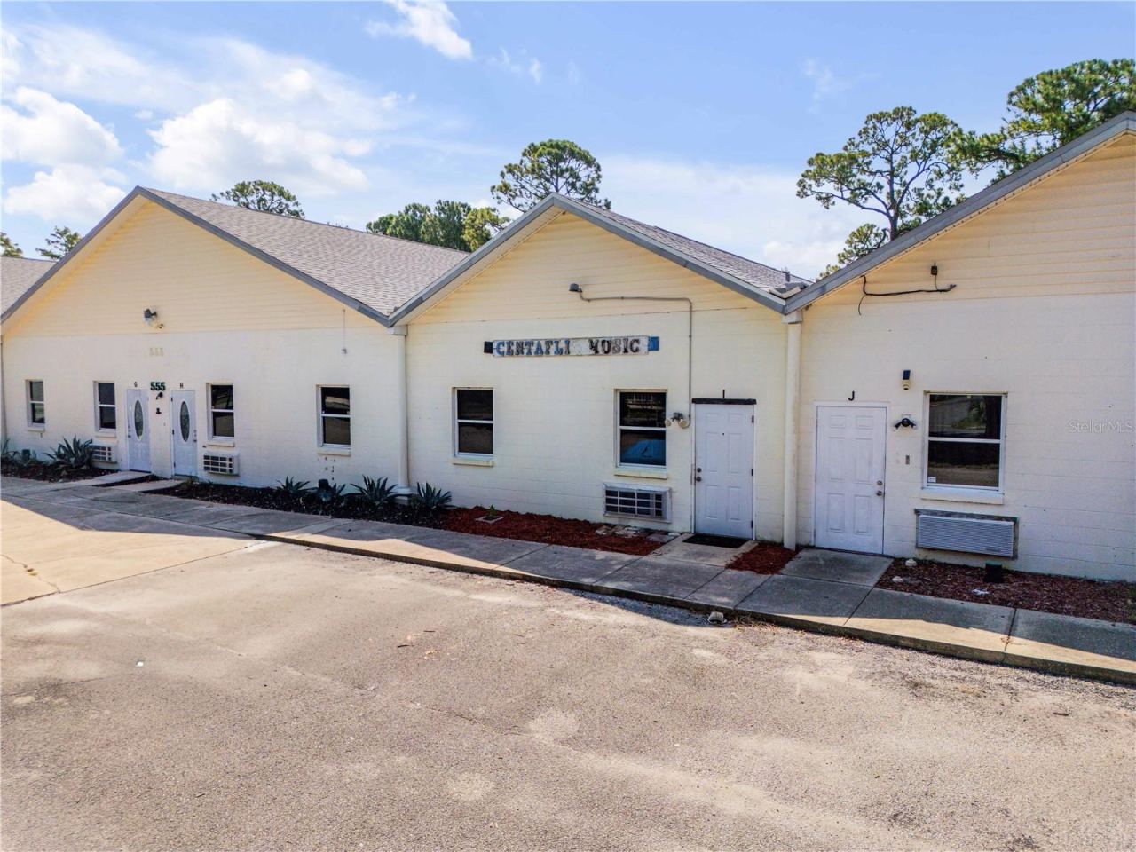 Photo 2 of 555 8th St #i, Holly Hill, FL 32117