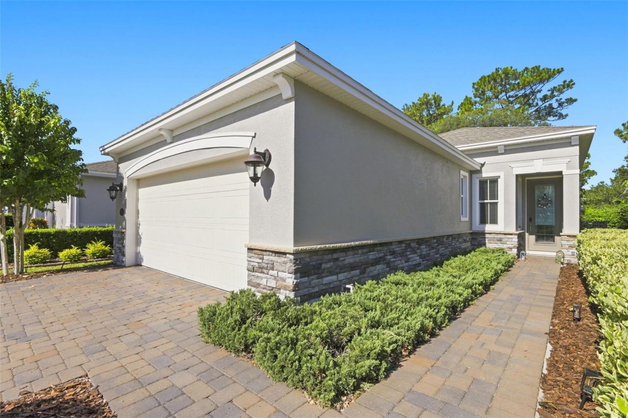 Photo 2 of 177 Old Moss Cir, Deland, FL 32724