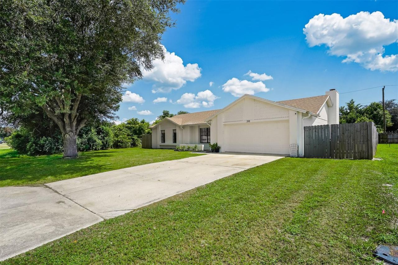 Photo 2 of 2911 Grayton St, Deltona, FL 32738