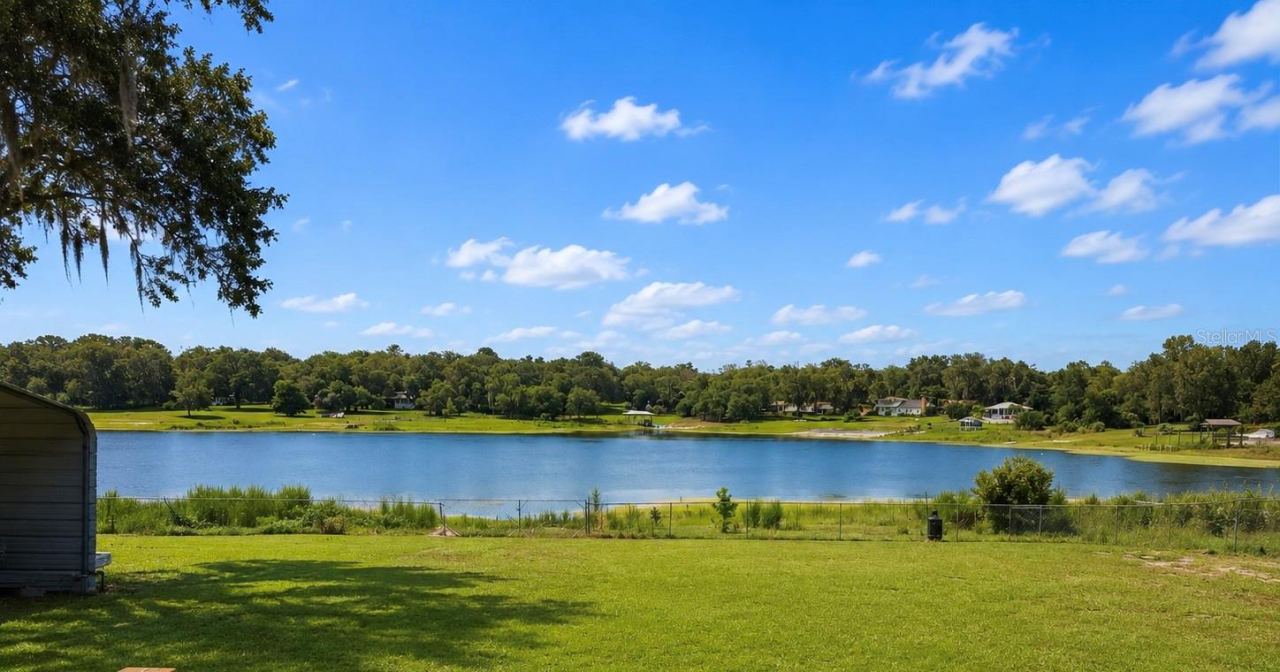 172 E Cowpen Lake Point Rd, Hawthorne
