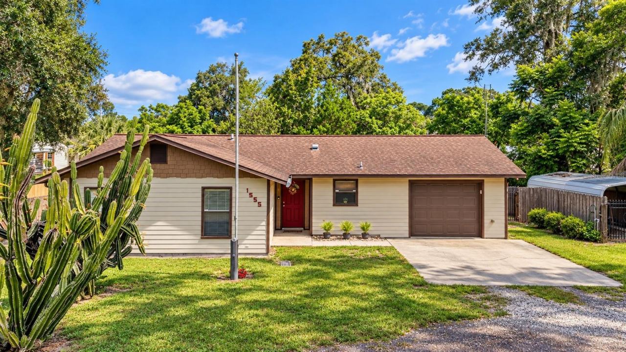 1555 Rowe Ln, Deland, FL 32720