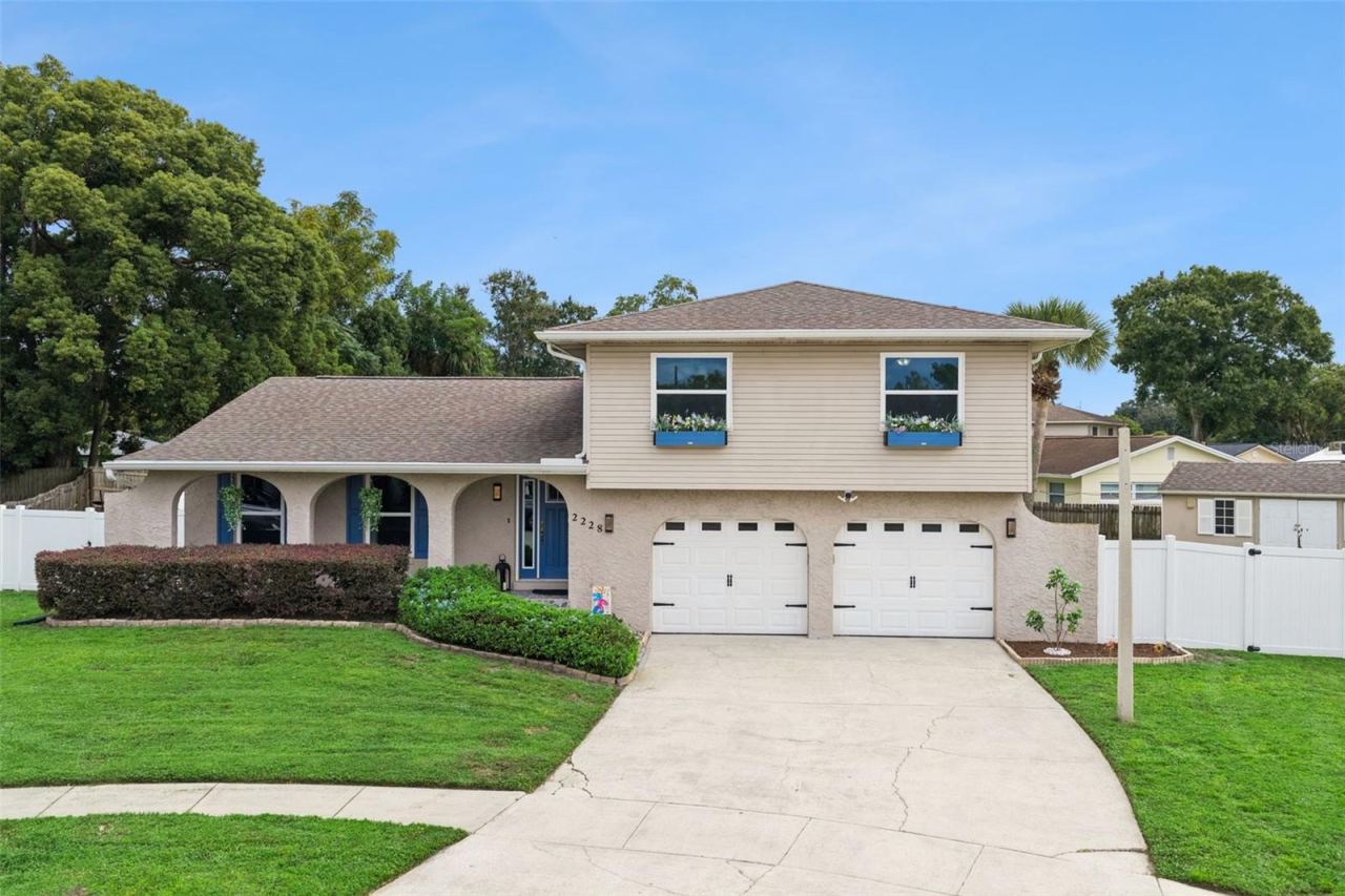 2228 King Charles Ct, Winter Park