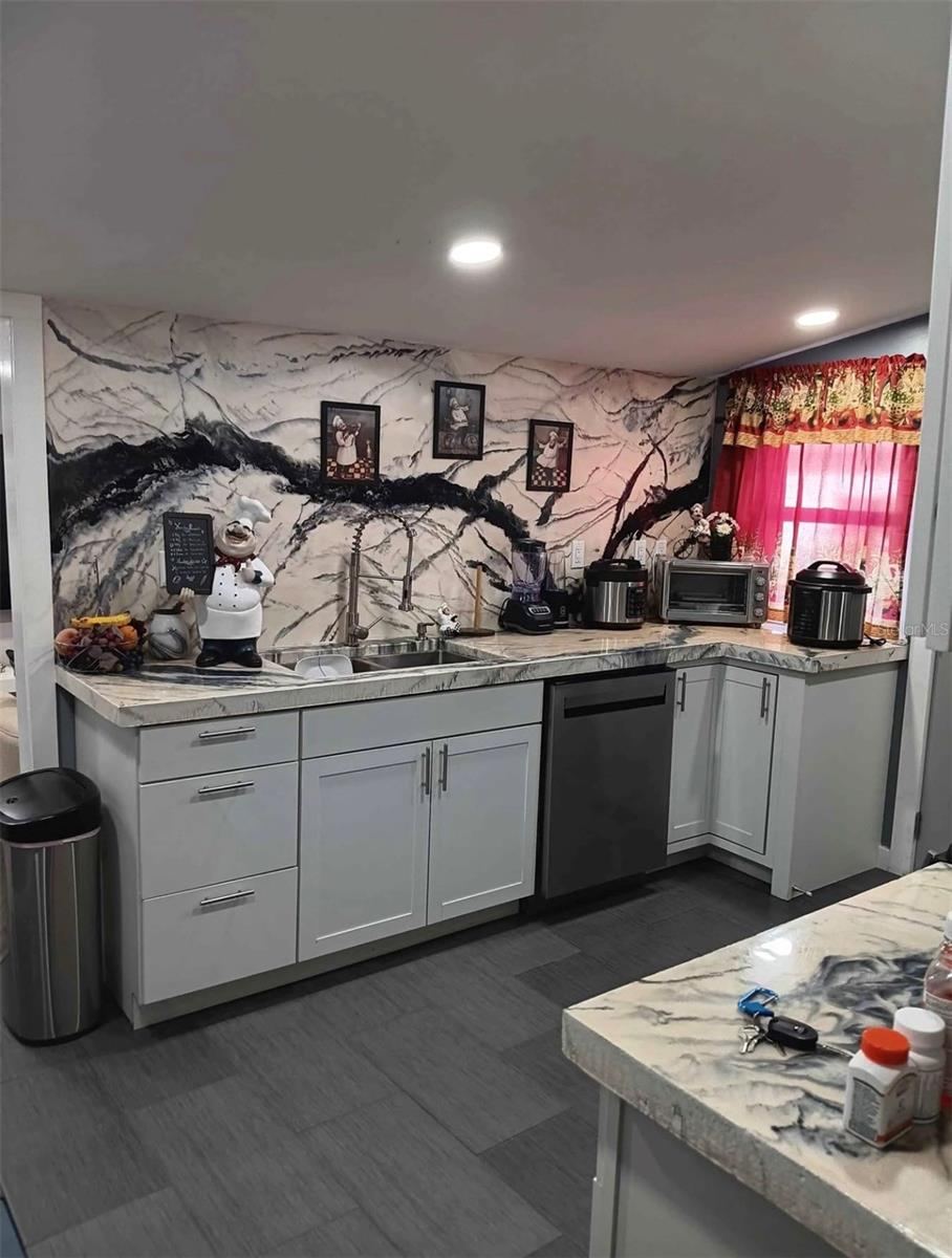 Photo 2 of 503 Earl St, Daytona Beach, FL 32118