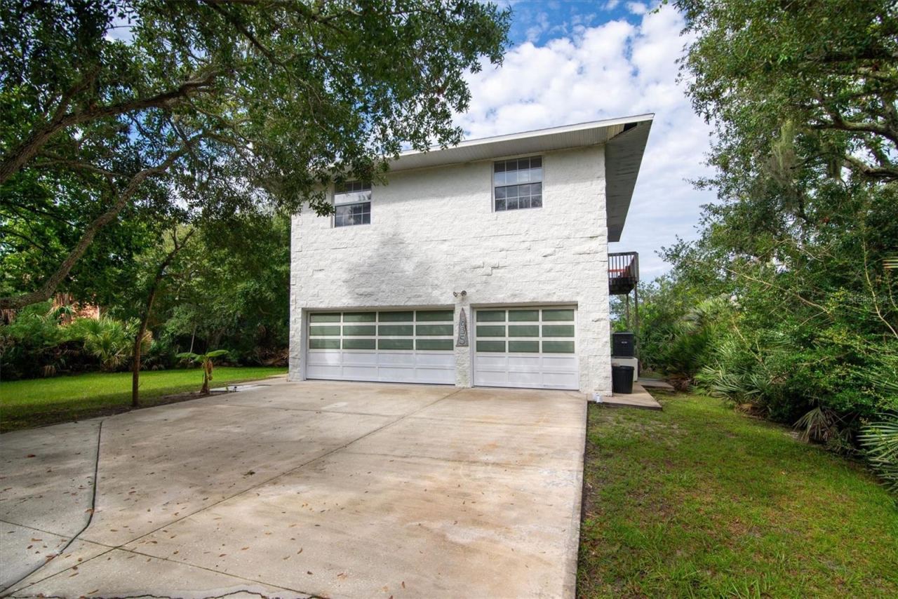 Photo 2 of 1835 Oak Pl, Flagler Beach, FL 32136