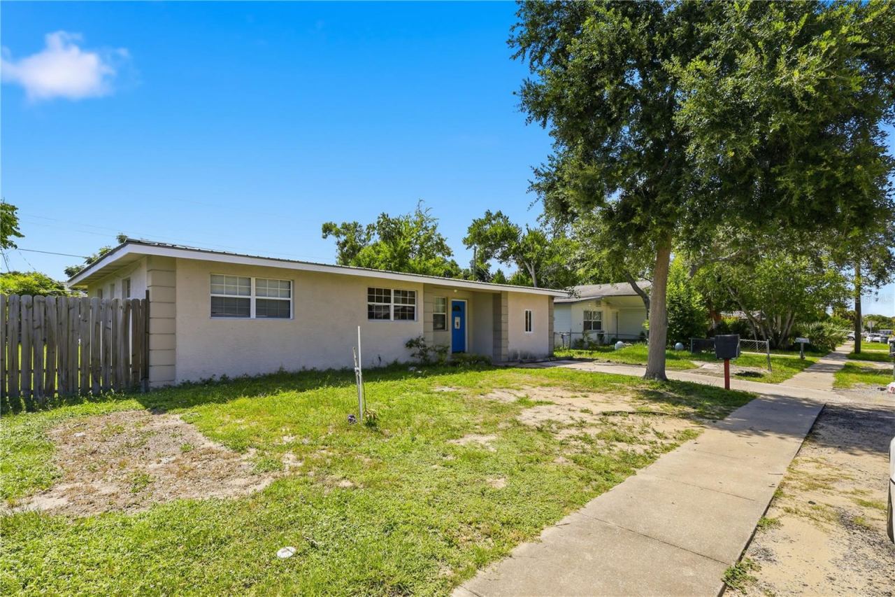 Photo 3 of 934 Lewis Dr, Daytona Beach, FL 32117