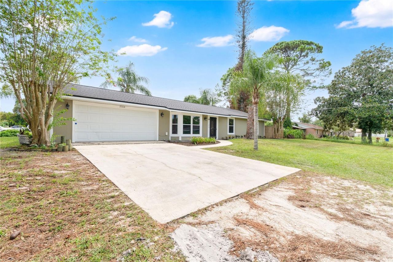 Photo 2 of 2304 Travelers Palm Dr, Edgewater, FL 32141