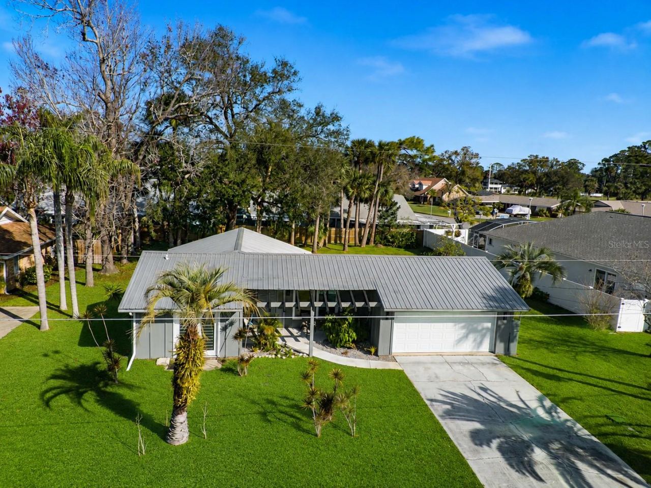 Photo 2 of 101 Sea St, New Smyrna Beach, FL 32168