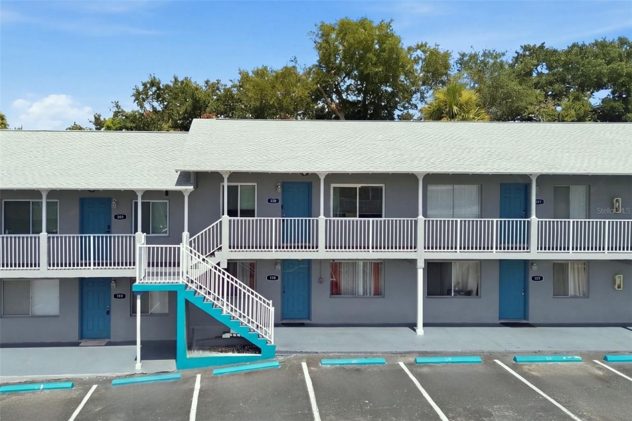 415 N Halifax Ave #208, Daytona Beach