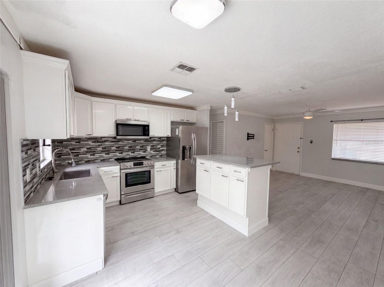 Photo 2 of 976 Liskeard Ave, Orange City, FL 32763
