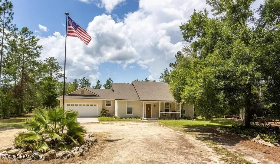 168 Hour Glass Cir, Hawthorne, FL 32640