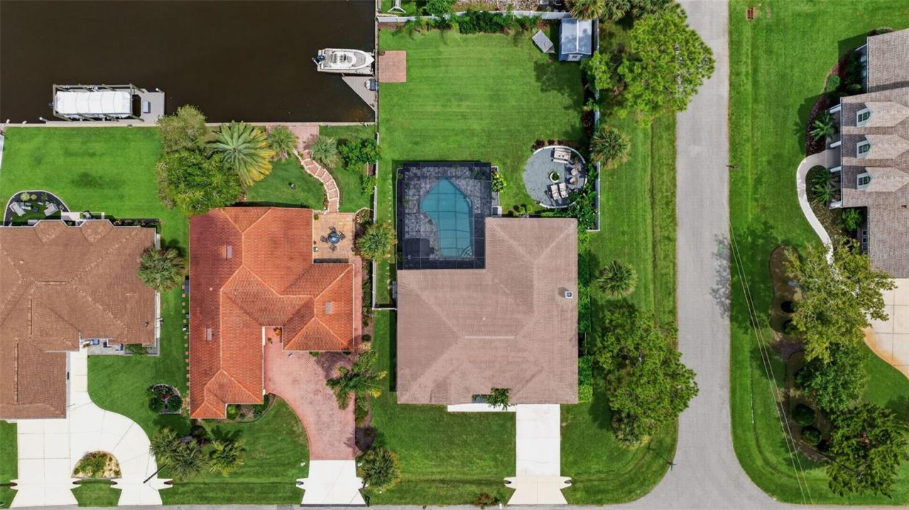 16 Cherrytree Ct, Palm Coast, FL 32137