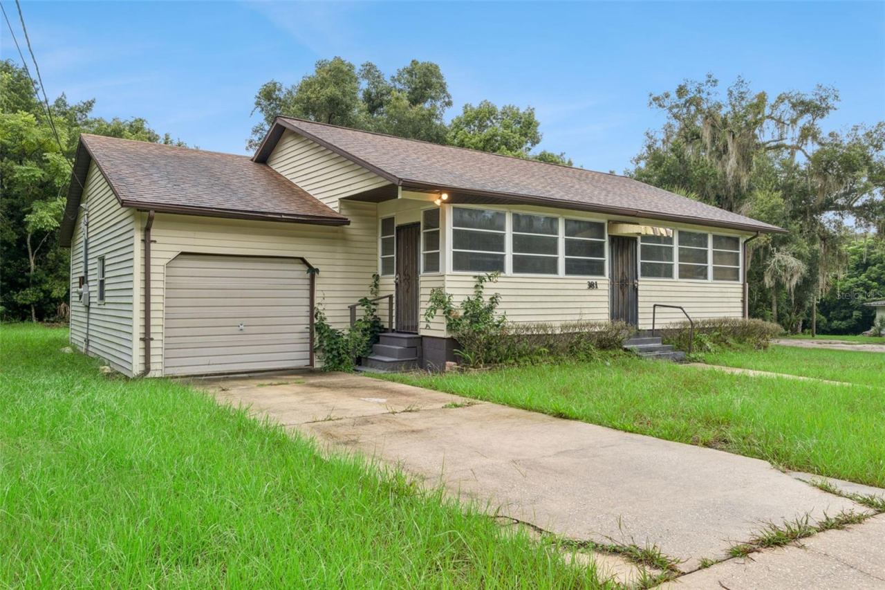 Photo 2 of 381 W Ohio Ave, Lake Helen, FL 32744
