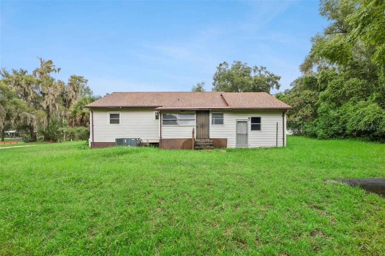 Photo 3 of 381 W Ohio Ave, Lake Helen, FL 32744