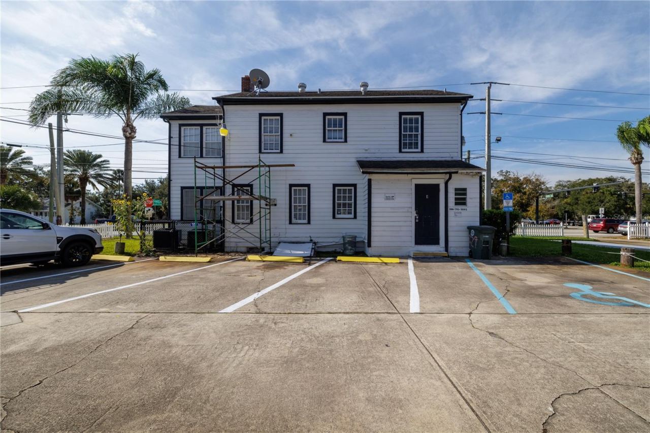 Photo 2 of 429 N Ridgewood Ave, Daytona Beach, FL 32114