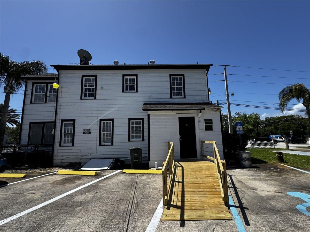 Photo 3 of 429 N Ridgewood Ave, Daytona Beach, FL 32114