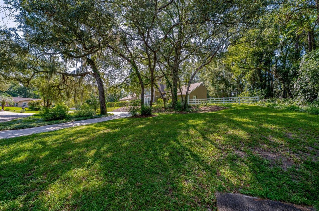 Photo 3 of 2081 Pennsylvania Dr, Deland, FL 32724